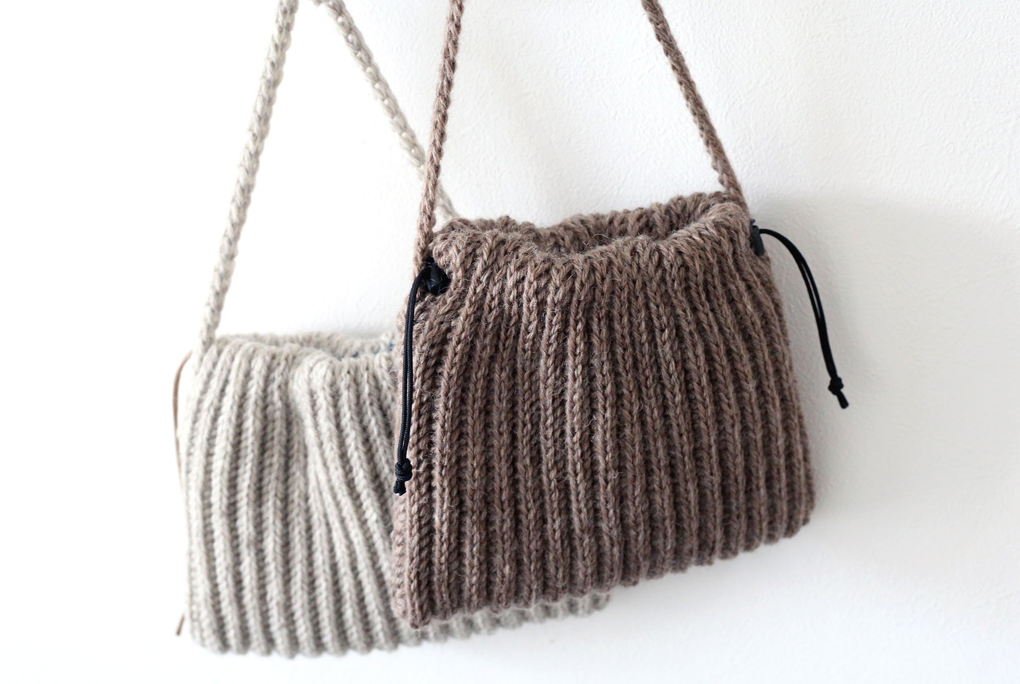 "Ribbed shoulder pouch" Crochet Pattern